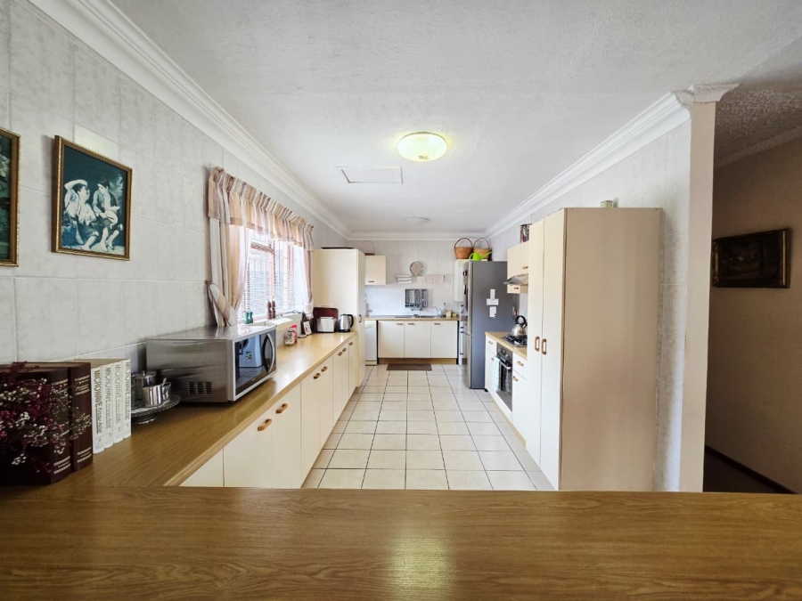 4 Bedroom Property for Sale in Dormehls Drift Western Cape